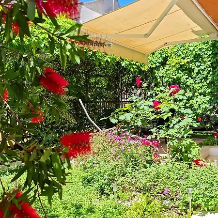 Ivana Charming Garden & Free Parking Апартаменти *
